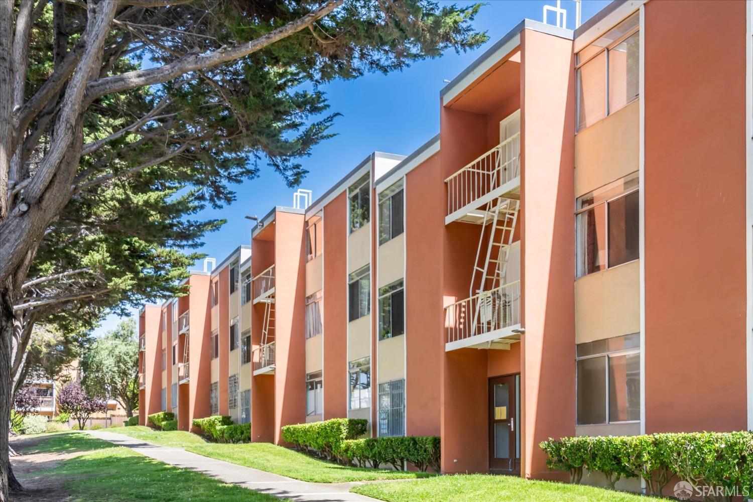20 Inca Lane, Unit 2 San Francisco, CA 94115 - Photo 35 of 36 front view of a building