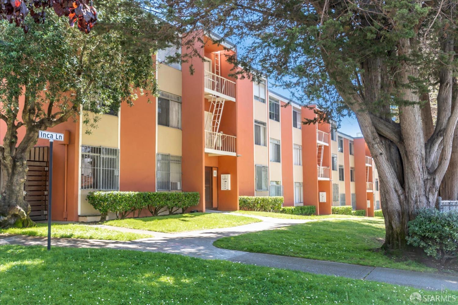 20 Inca Lane, Unit 2 San Francisco, CA 94115 - Photo 36 of 36 a view of a building with a yard
