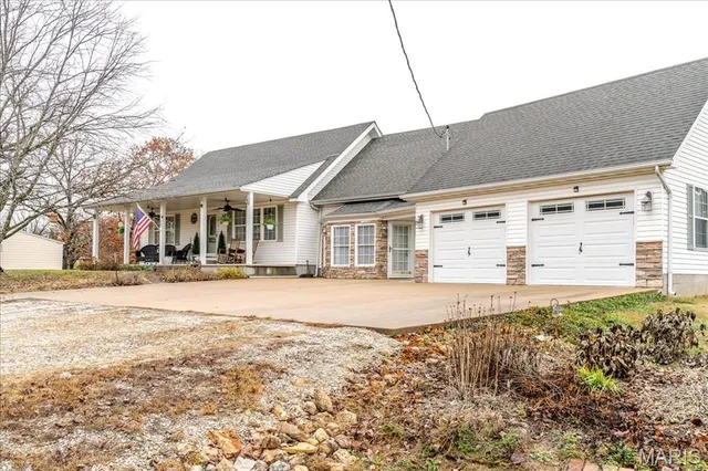 $335,000 | 1400 Redwood Drive, St. Clair, MO 63077