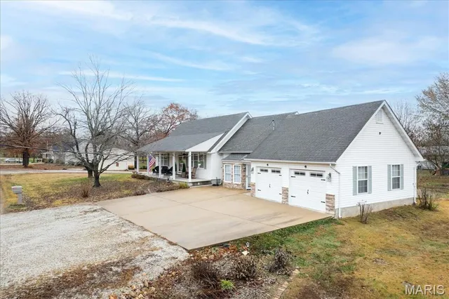 $335,000 | 1400 Redwood Drive, St. Clair, MO 63077