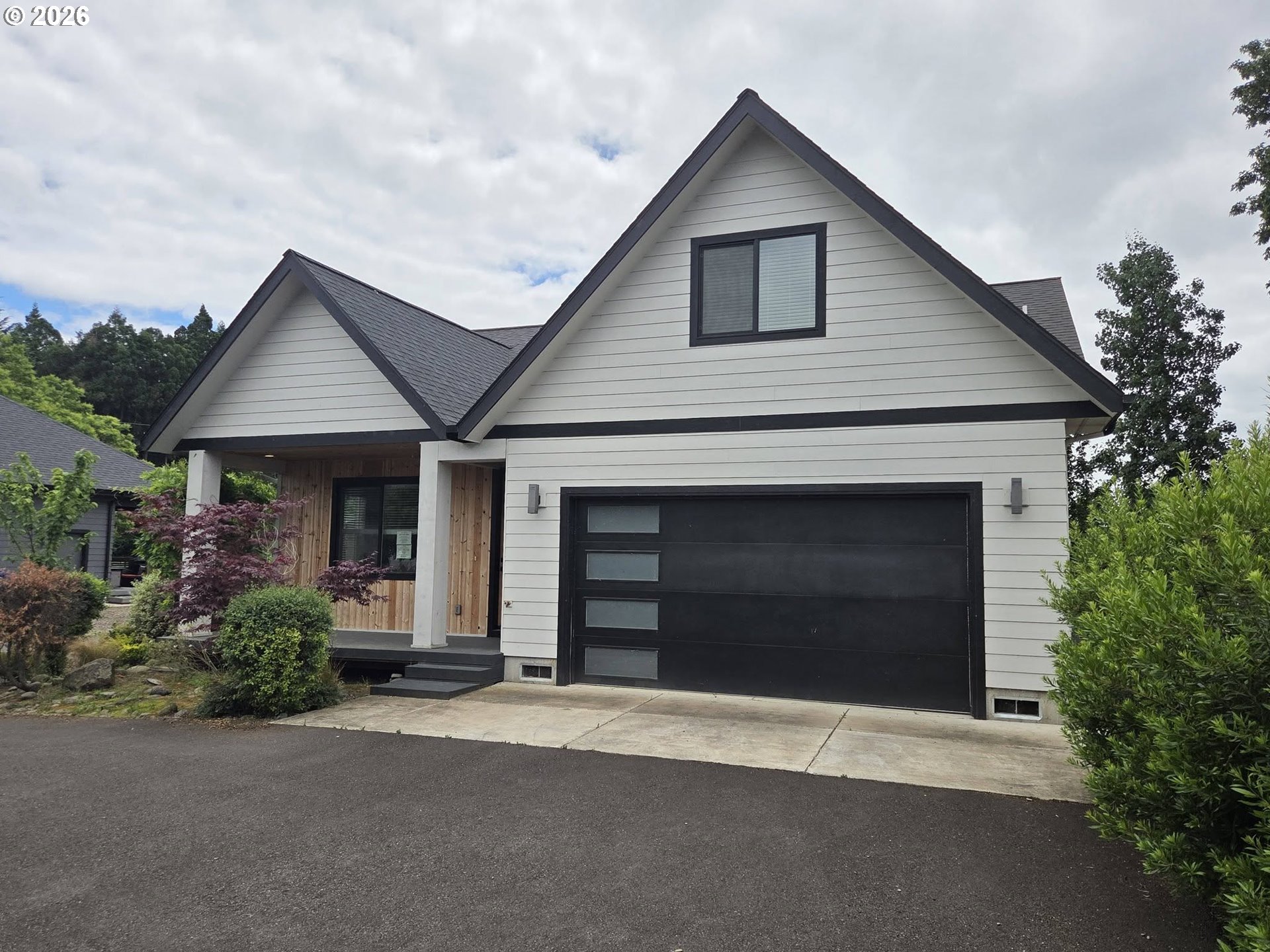 3346 Zane Lane Eugene, OR 97404 - Photo 3 of 17