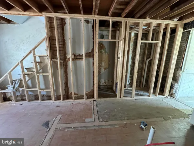 a view of an entrance of the house