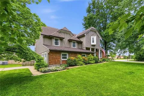 $674,900 | 2229 West 121st Street, Leawood, KS 66209