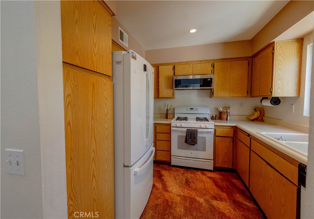 31371 The Old Road, Unit E Castaic, CA 91384 - Photo 8 of 23 Gallery Image 8