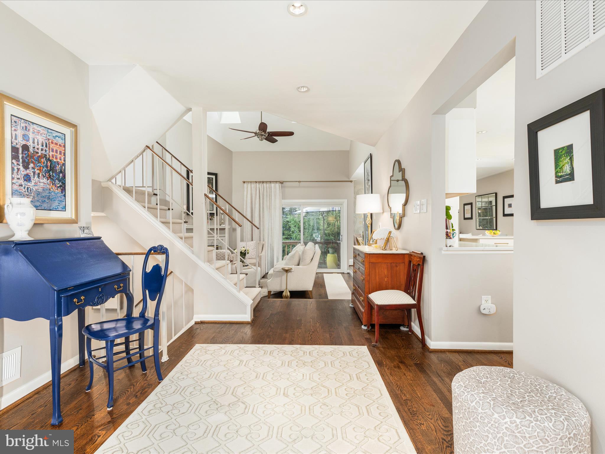 1303 Wedgewood Manor Way Reston, VA 20194 - Photo 4 of 57 Spacious foyer