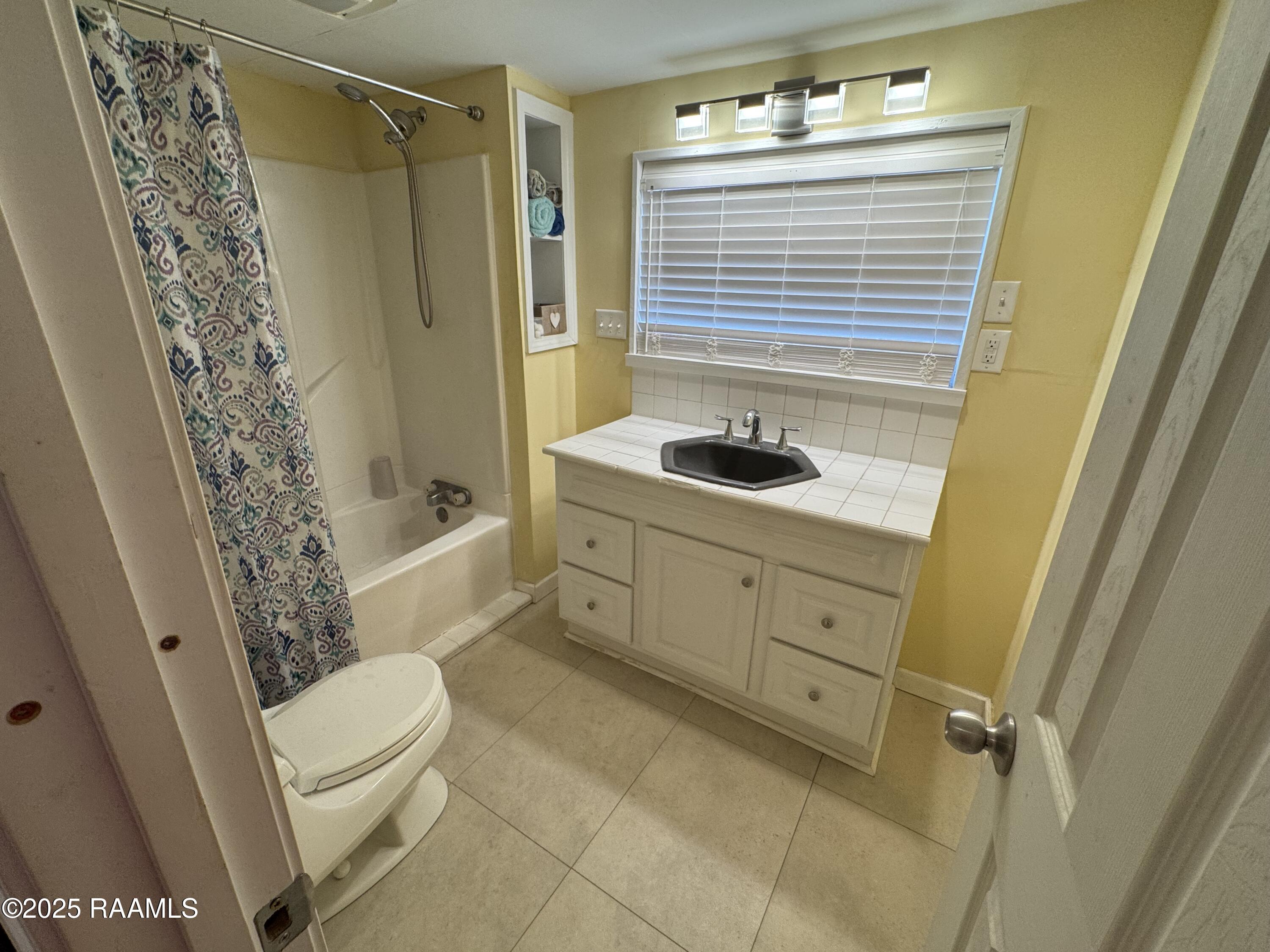 1019 Gabriel Street Breaux Bridge, LA 70517 - Photo 3 of 19 Full bathroom