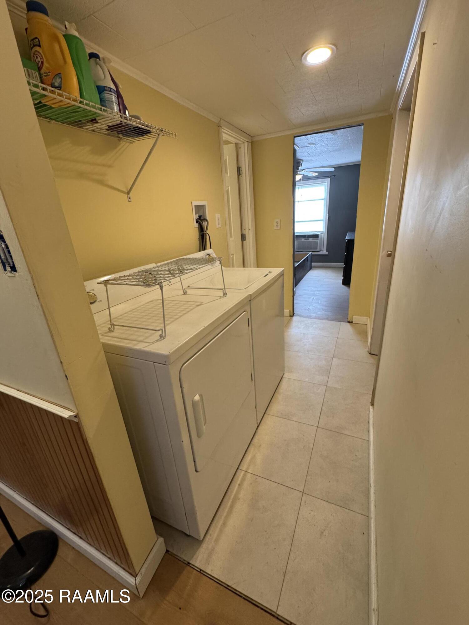 1019 Gabriel Street Breaux Bridge, LA 70517 - Photo 5 of 19 Laundry/hallway
