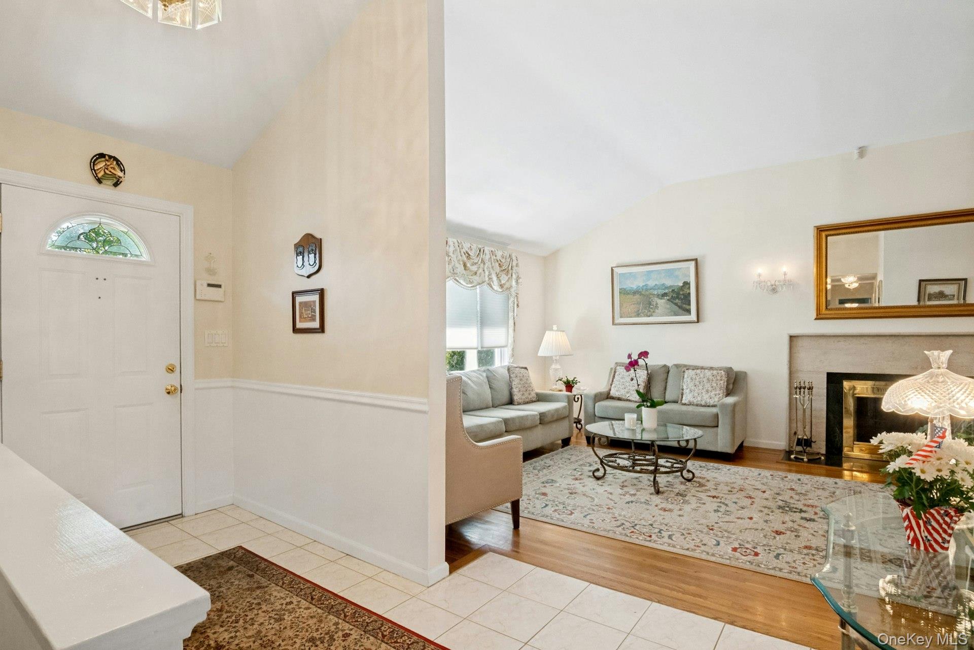 82 Holbrooke Road White Plains, NY 10605 - Photo 5 of 33 Entry to Living Room