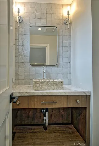 $10,500 | 710 Avocado Avenue, Unit B, Corona del Mar, CA 92625