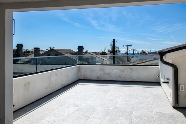 $10,500 | 710 Avocado Avenue, Unit B, Corona del Mar, CA 92625