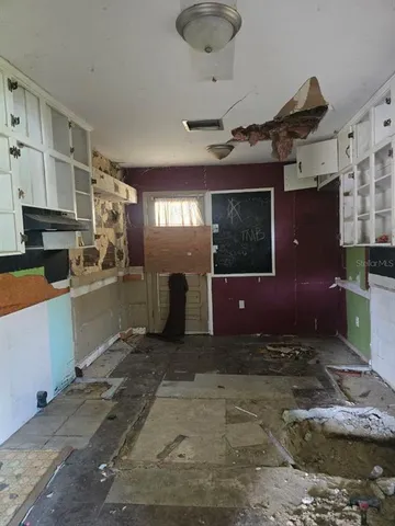 a view of a pathway of a house