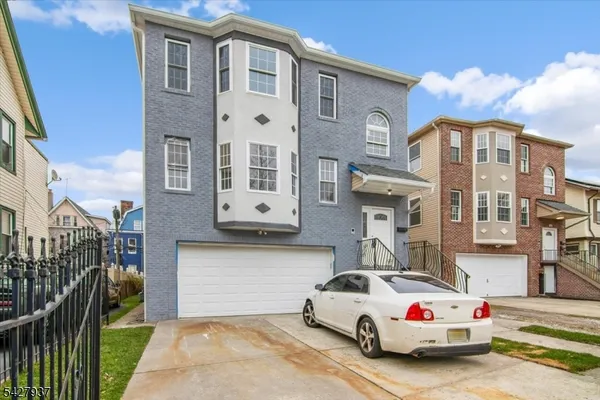 $3,000 | 150 North Munn Avenue, East Orange, NJ 07017