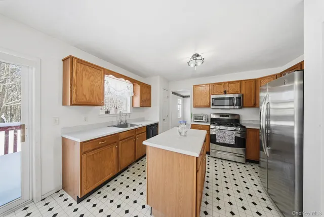 $575,000 | 25 Alexander Drive, Washingtonville, NY 10992