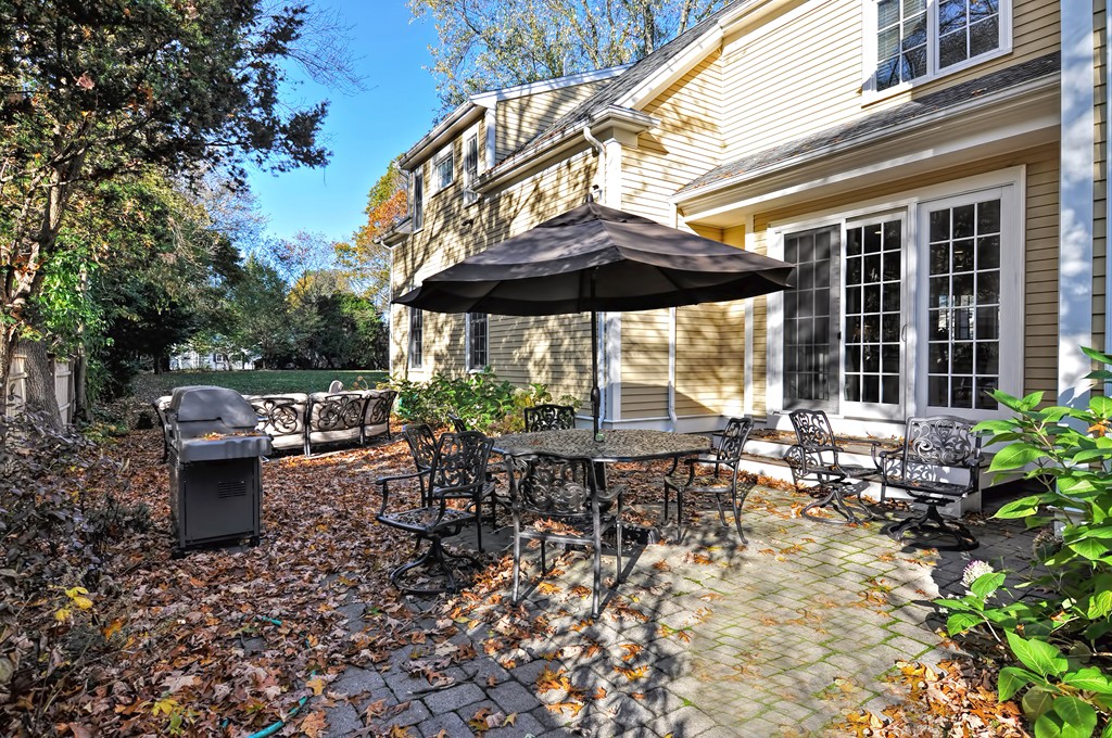 9 Mayo Road Wellesley, MA 02482 - Photo 4 of 30