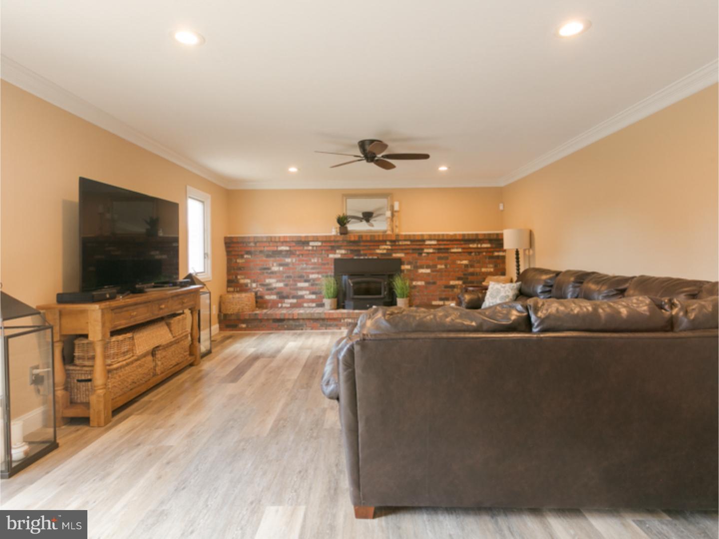 7 Baggaley Road Hamilton Square, NJ 08690 - Photo 13 of 24 a living room with furniture and a flat screen tv