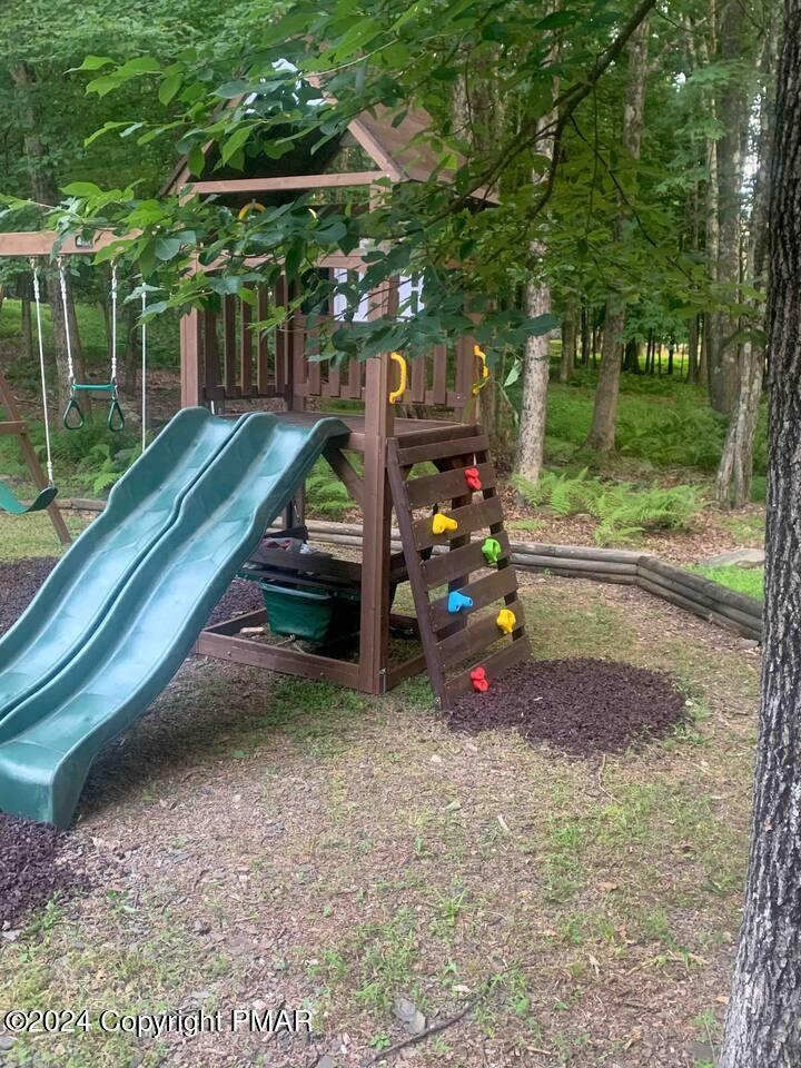 112 Messerle Court Bushkill, PA 18324 - Photo 17 of 33 2c8bad1b-a11a-4876-a925-caa4ccb1a43b
