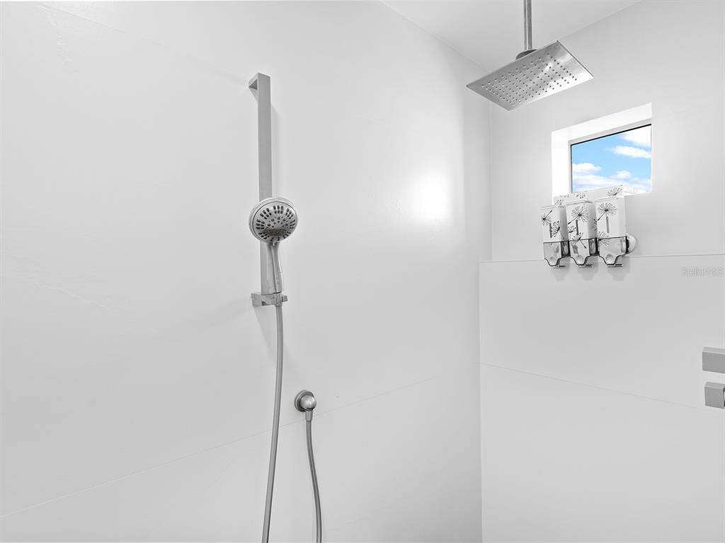 7647 Sanderling Road Sarasota, FL 34242 - Photo 32 of 75