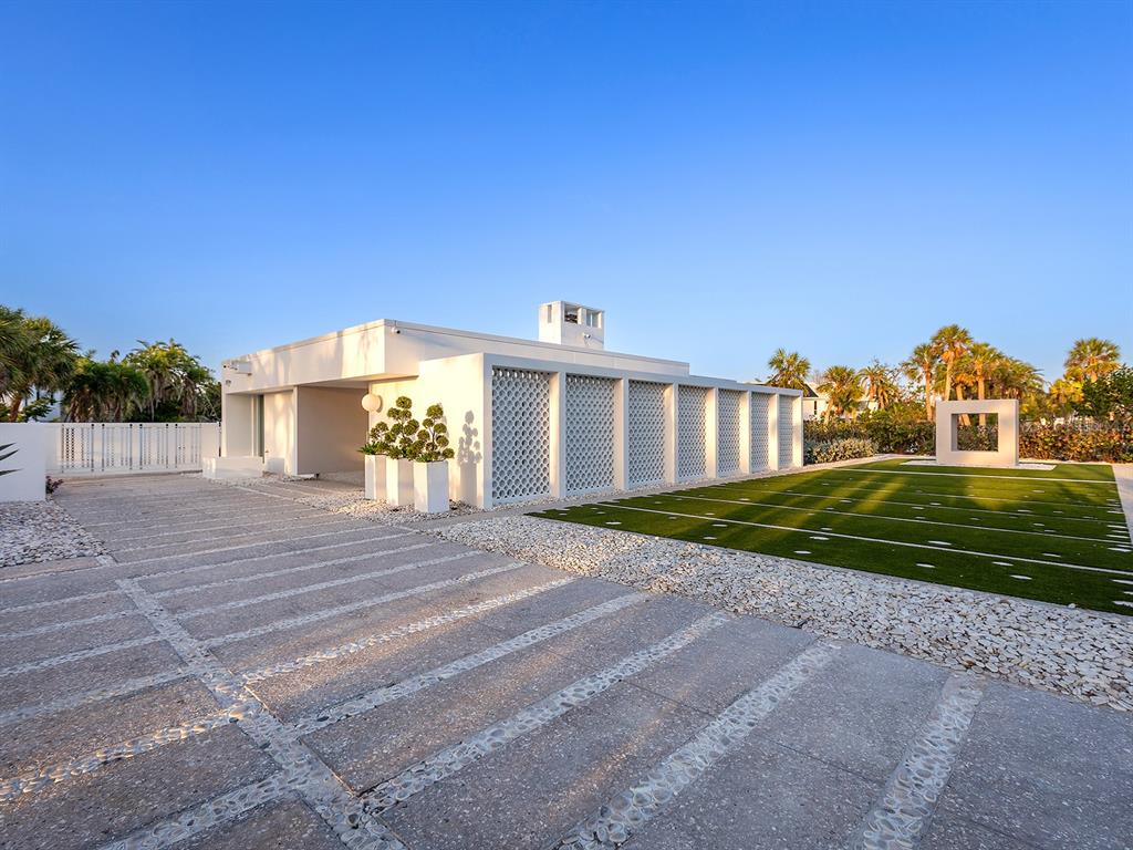 7647 Sanderling Road Sarasota, FL 34242 - Photo 4 of 75