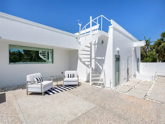 $16,500 | 7647 Sanderling Road, Sarasota, FL 34242