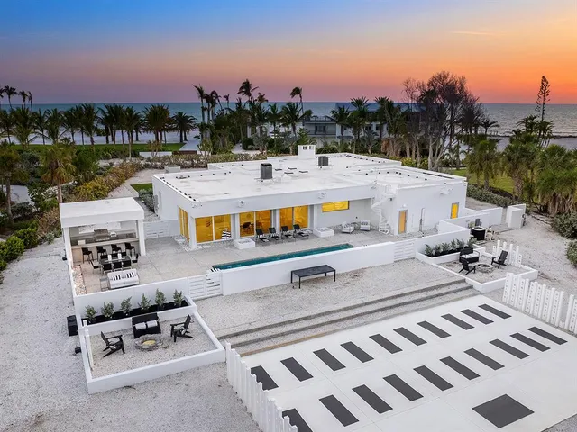 $16,500 | 7647 Sanderling Road, Sarasota, FL 34242