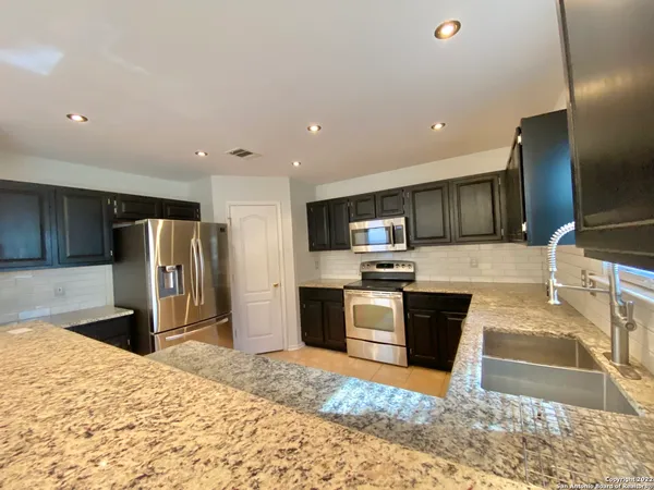 $1,900 | 9338 Bartlett Falls, San Antonio, TX 78250
