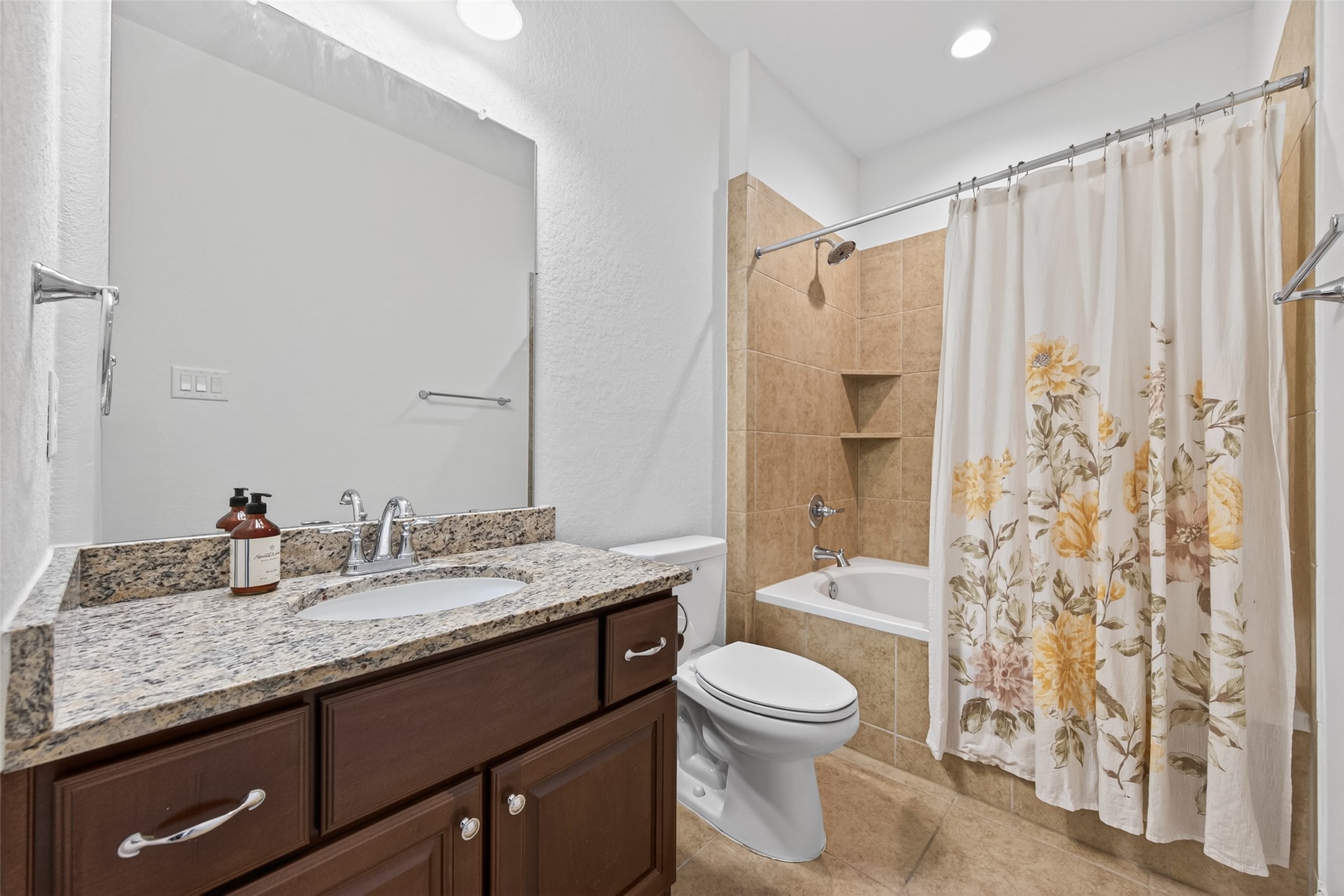 13506 Moody Road Needville, TX 77461 - Photo 23 of 36 2nd Full Bathroom with large tub & shower