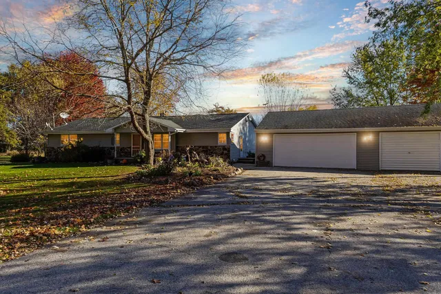 $874,900 | N4742 Thompson Road, Shiocton, WI 54170
