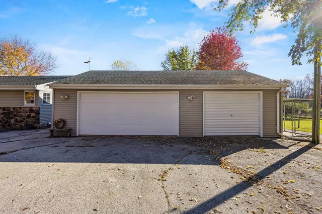 $874,900 | N4742 Thompson Road, Shiocton, WI 54170