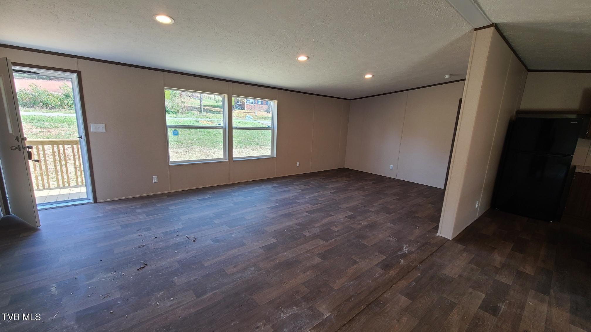 505 Jackson Road Fall Branch, TN 37656 - Photo 3 of 16 LIVING ROOM