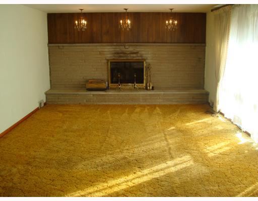 983 Broughton Road Pittsburgh, PA 15236 - Photo 2 of 10 Living Room.