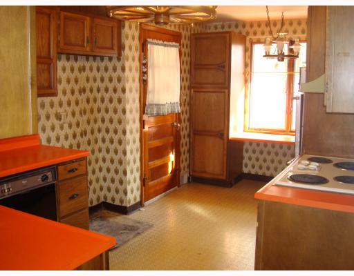 983 Broughton Road Pittsburgh, PA 15236 - Photo 4 of 10 Kitchen.