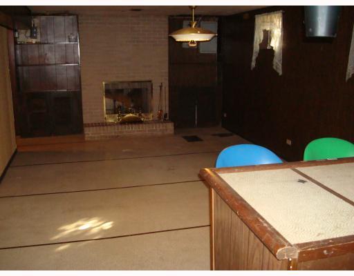983 Broughton Road Pittsburgh, PA 15236 - Photo 8 of 10 Den/Family/Great Room.