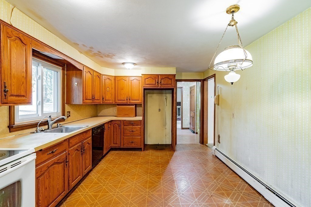 73 Ridgecrest Circle Westfield, MA 01085 - Photo 8 of 21 Gallery Image 8