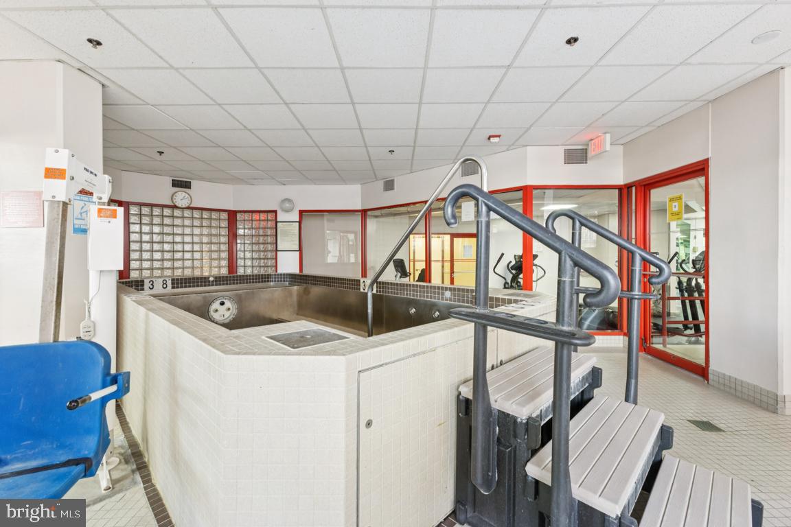2151 Jamieson Avenue, Unit 1002 Alexandria, VA 22314 - Photo 25 of 25 a view of a hallway with furniture