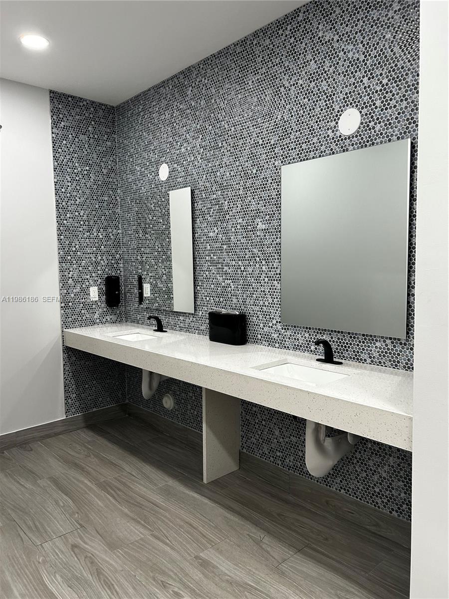 16919 North Bay Road, Unit 902 Sunny Isles Beach, FL 33160 - Photo 8 of 13