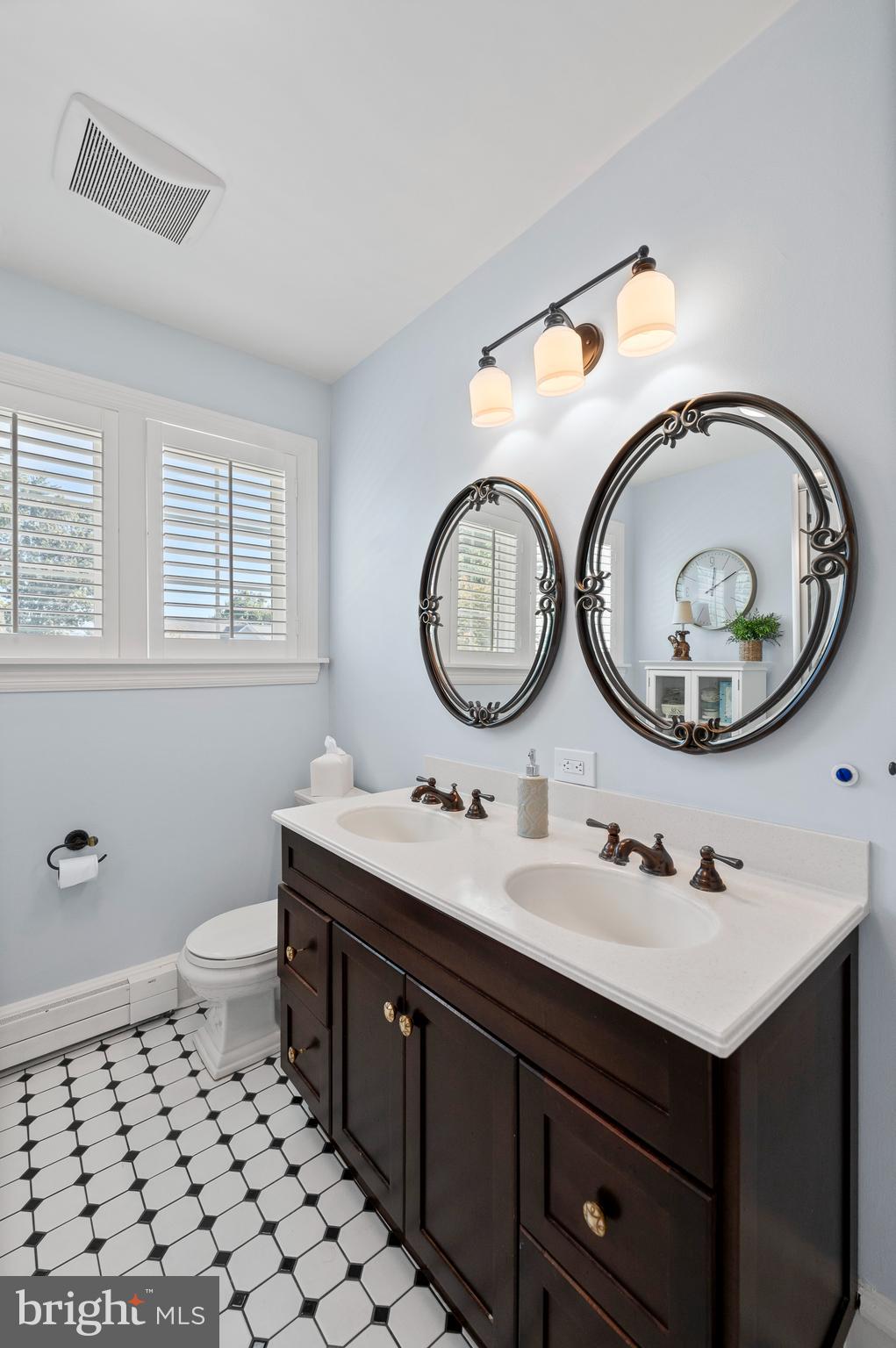 216 Kent Road Ardmore, PA 19003 - Photo 28 of 55 2nd Floor Hallway Bathroom