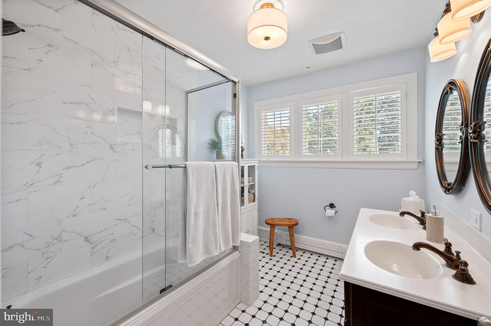 216 Kent Road Ardmore, PA 19003 - Photo 29 of 55 2nd Floor Hallway Bathroom