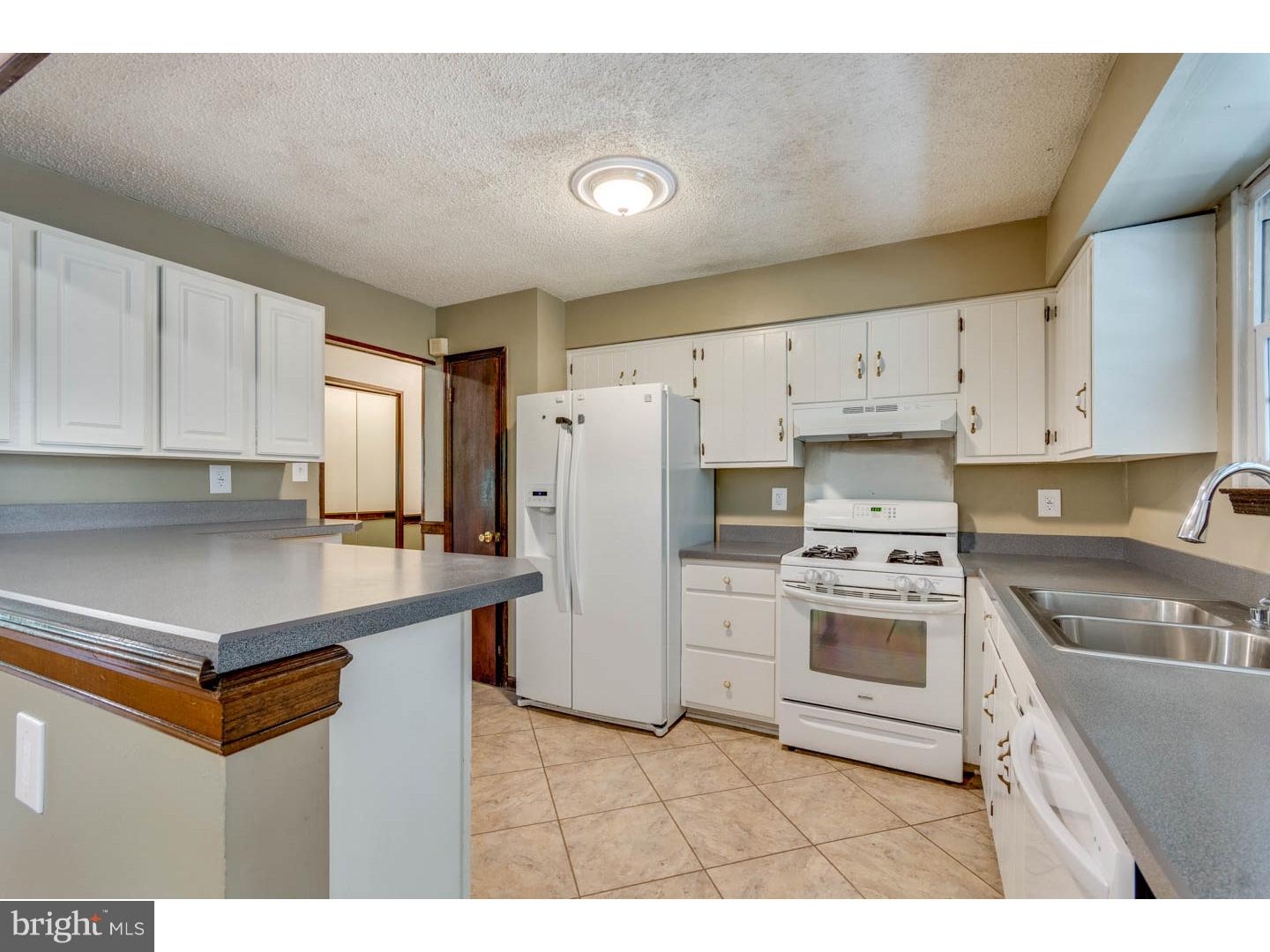 244 Peppermill Road West Berlin, NJ 08091 - Photo 8 of 25 Kitchen