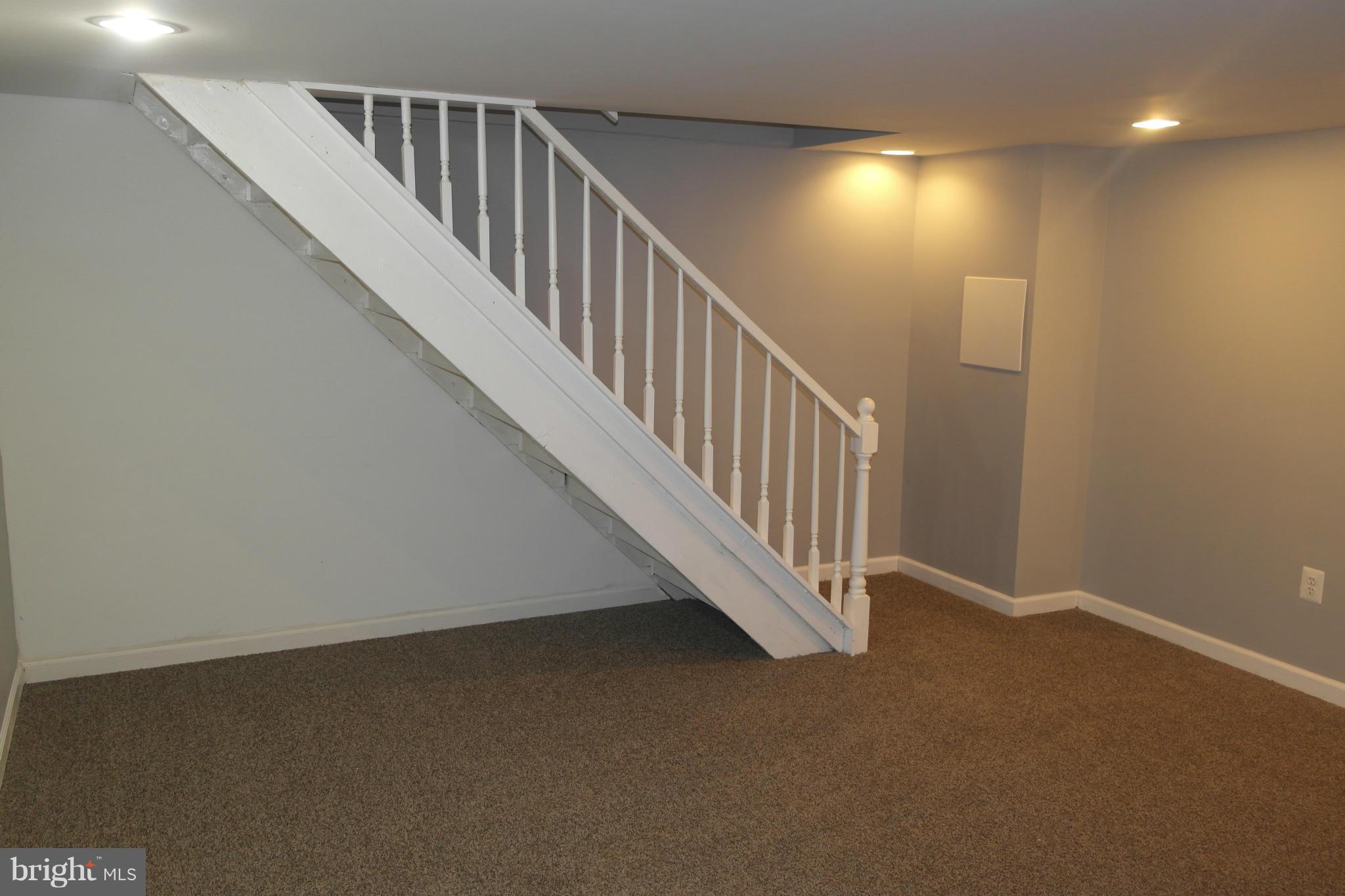 1225 Wicklow Road Baltimore, MD 21229 - Photo 14 of 17 a view of entryway