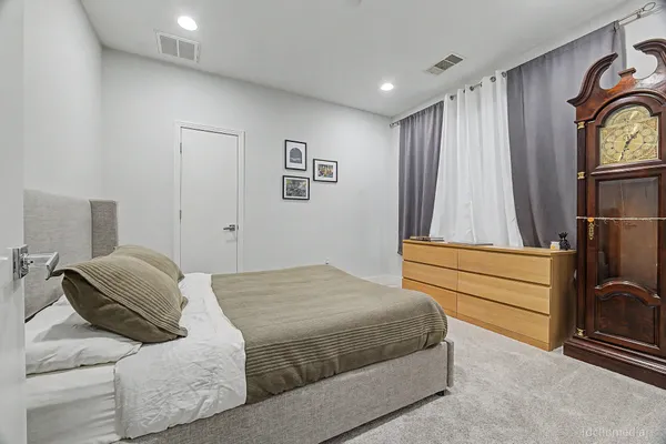 $3,750 | 2110 Crocker Street, Houston, TX 77006