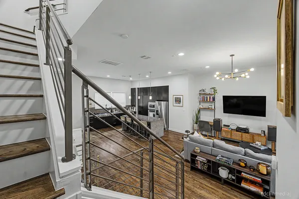 $3,750 | 2110 Crocker Street, Houston, TX 77006