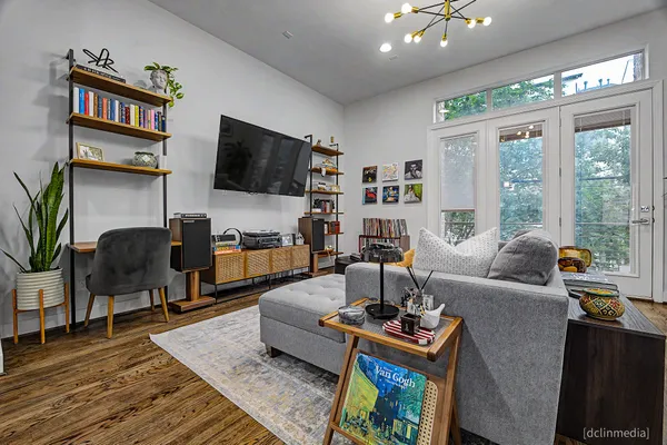 $3,750 | 2110 Crocker Street, Houston, TX 77006