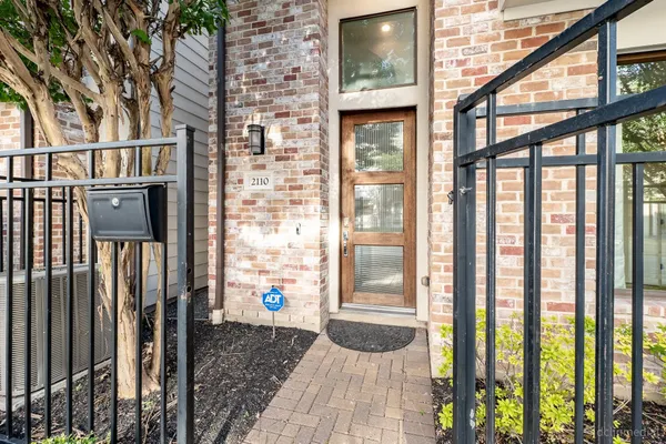 $3,750 | 2110 Crocker Street, Houston, TX 77006