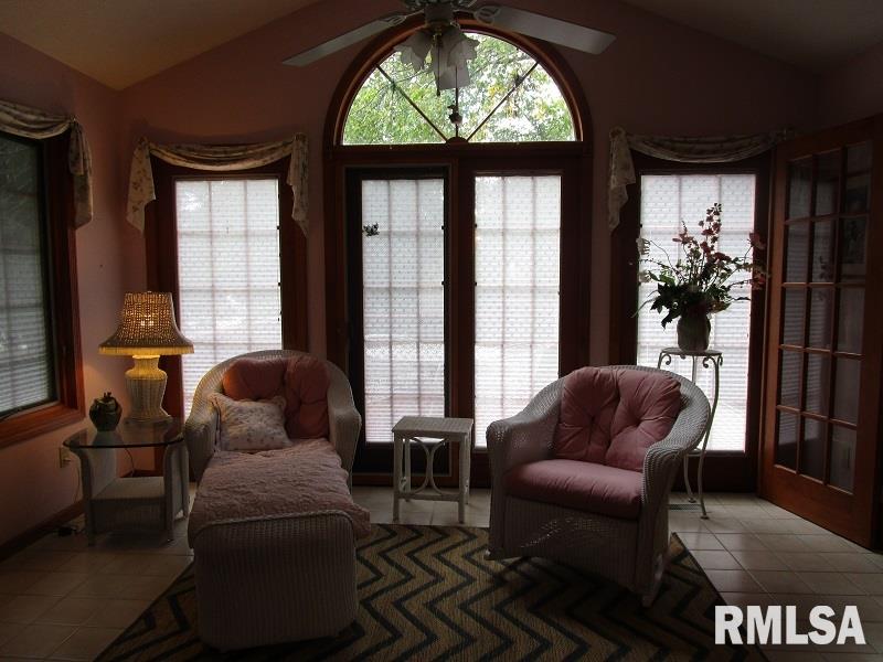 2207 Mound Road Jacksonville, IL 62650 - Photo 23 of 50