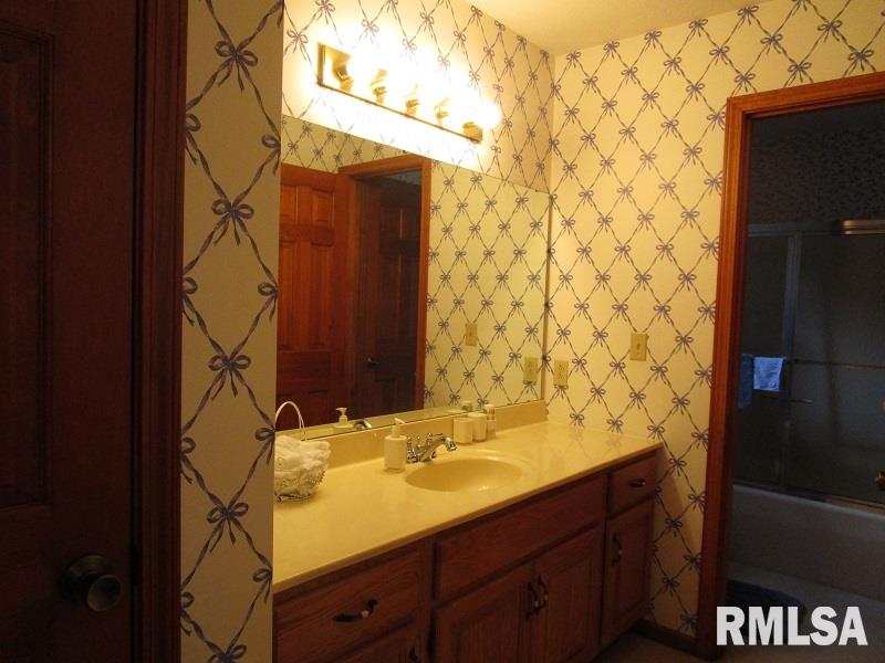 2207 Mound Road Jacksonville, IL 62650 - Photo 39 of 50