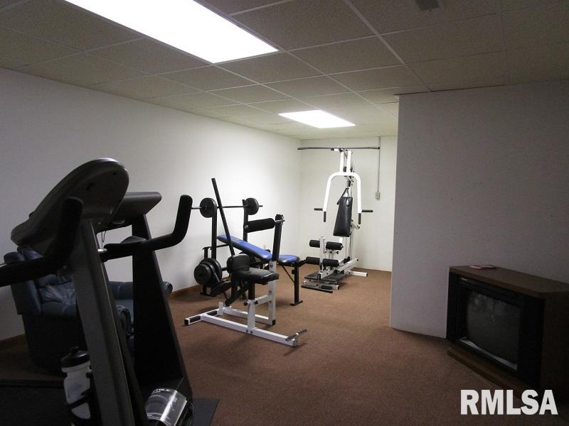 2207 Mound Road Jacksonville, IL 62650 - Photo 41 of 50