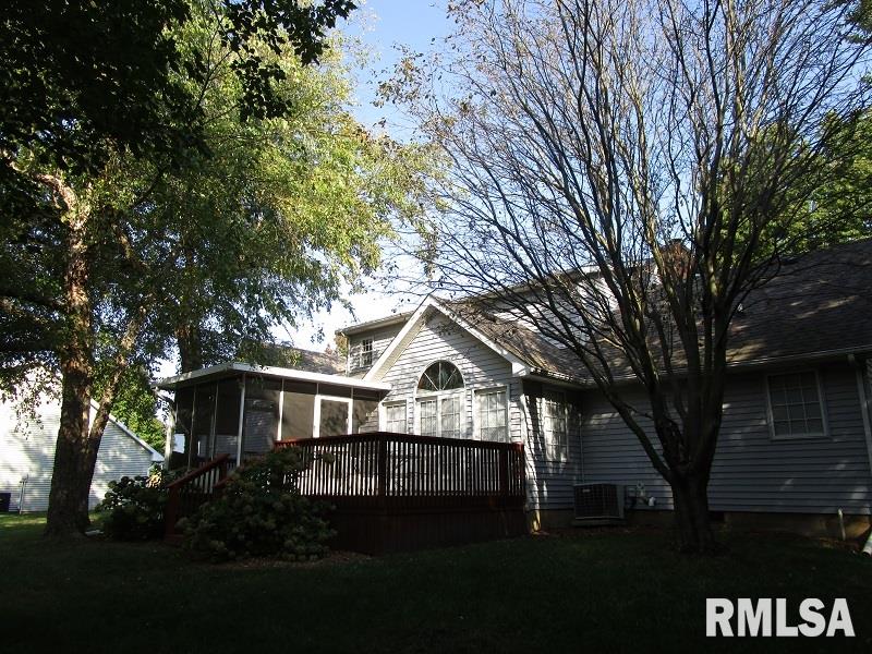 2207 Mound Road Jacksonville, IL 62650 - Photo 5 of 50