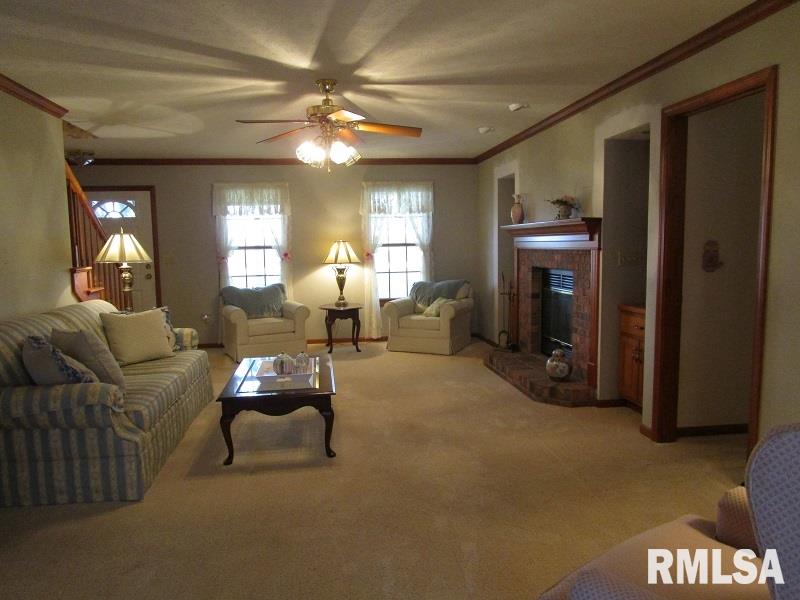 2207 Mound Road Jacksonville, IL 62650 - Photo 8 of 50