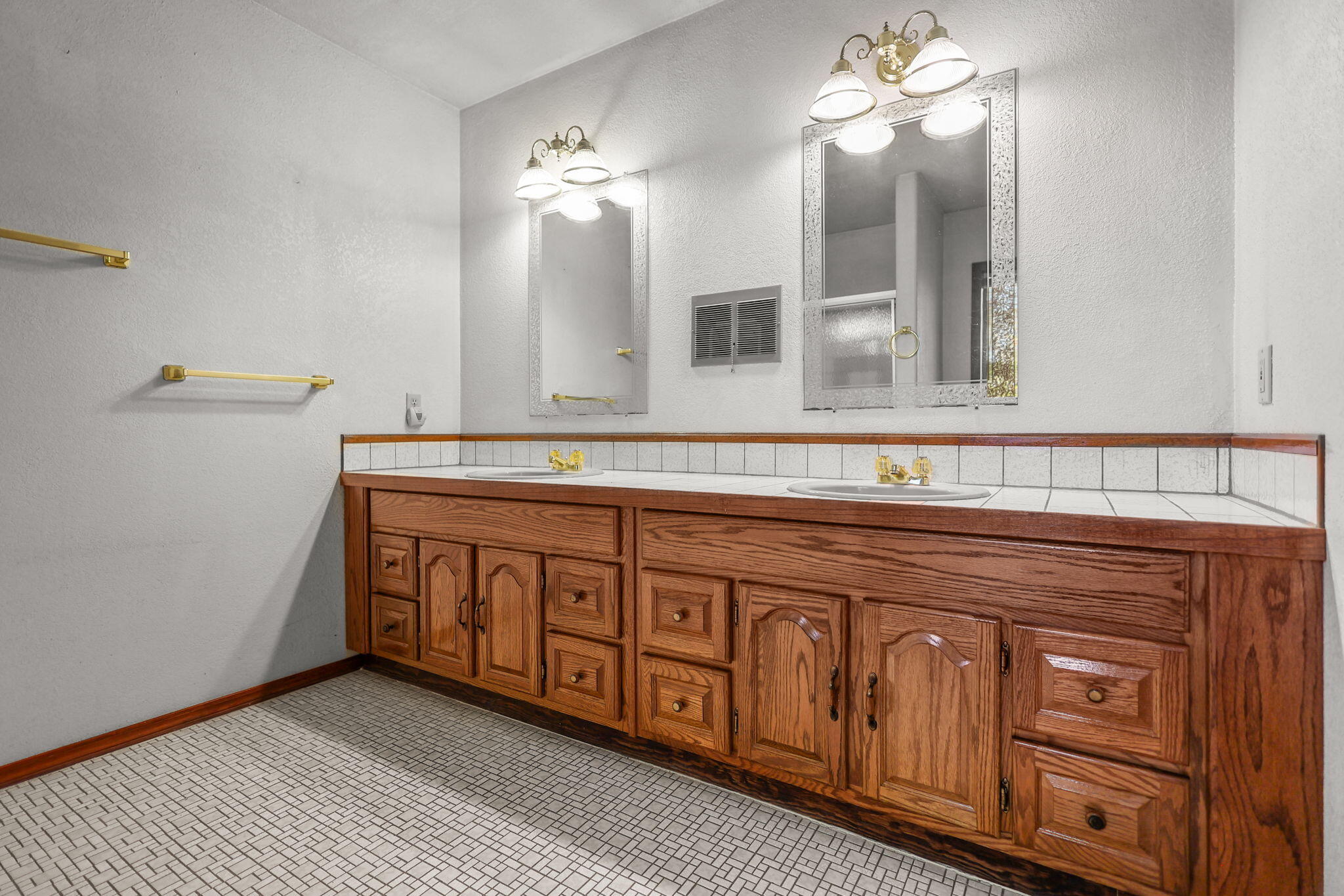28424 Alpine Way Shingletown, CA 96088 - Photo 9 of 26 Master Bath