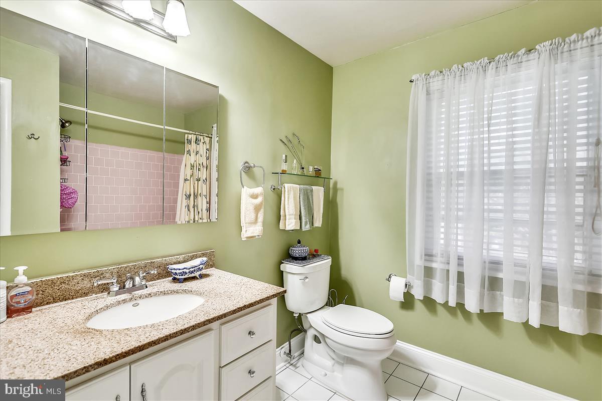 13206 May Court Silver Spring, MD 20906 - Photo 20 of 30 Large Bathroom